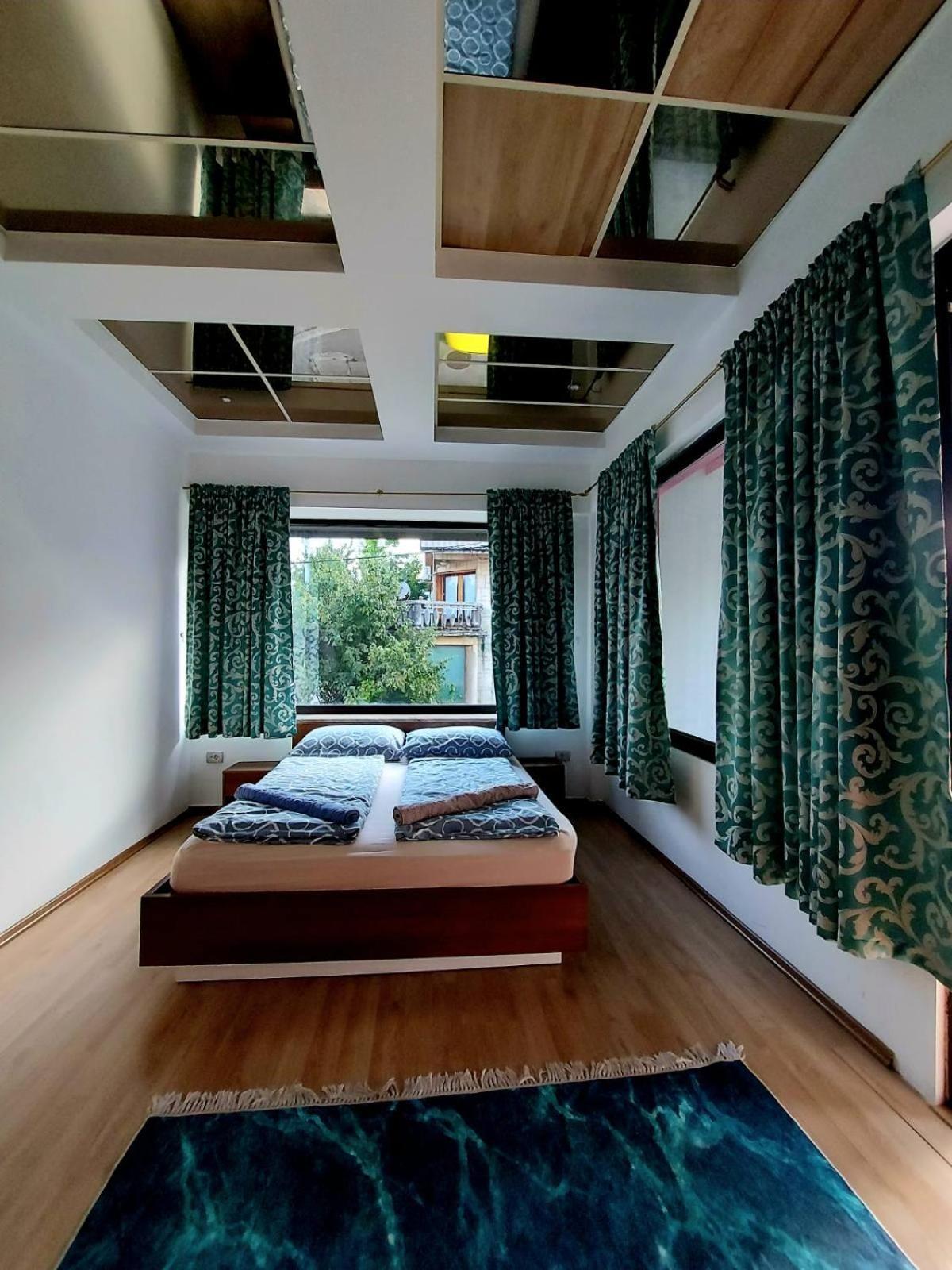 Irish Hotel Bihac Exterior photo