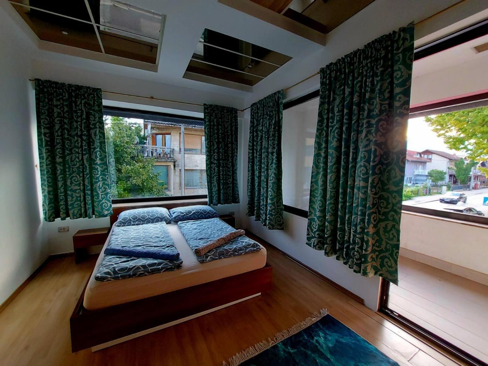 Irish Hotel Bihac Exterior photo