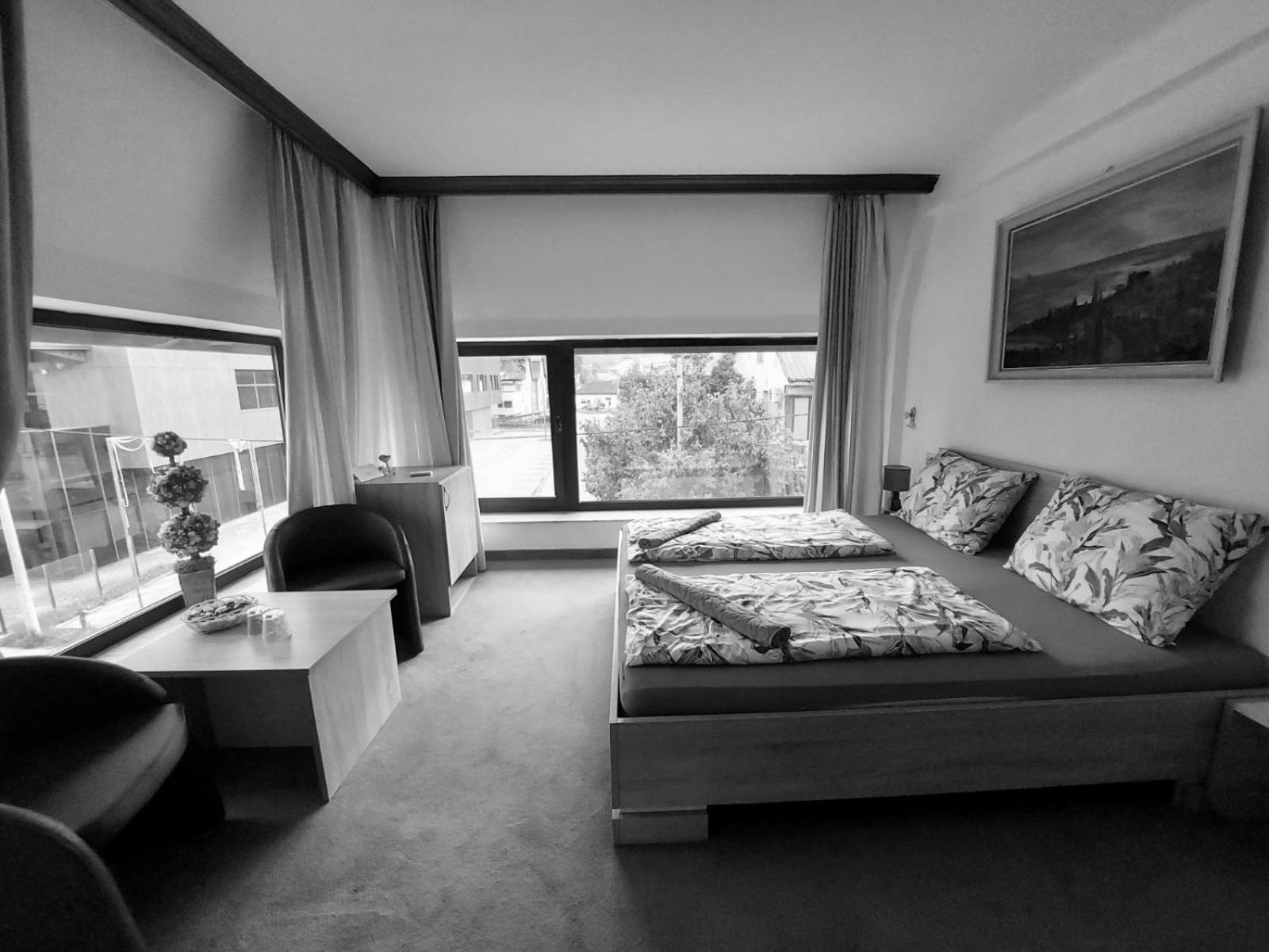 Irish Hotel Bihac Exterior photo